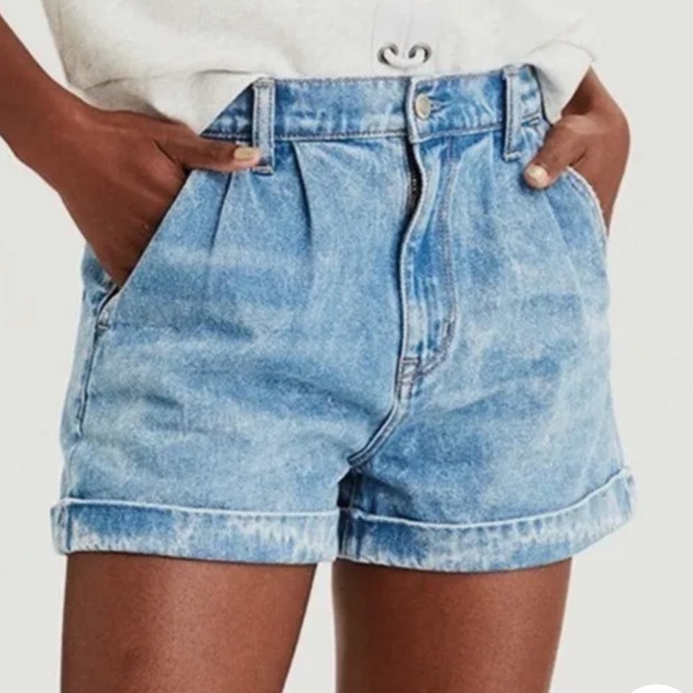 American Eagle Mom Jean High Waisted Shorts
